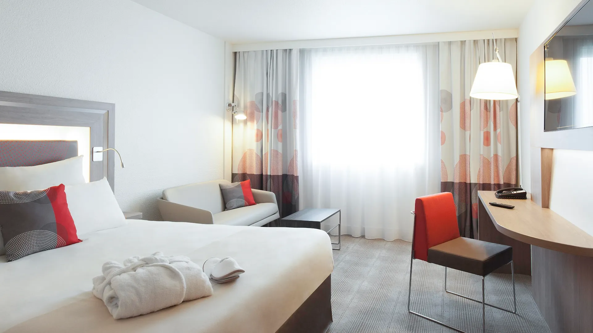 Novotel Paris 17 4*,  France