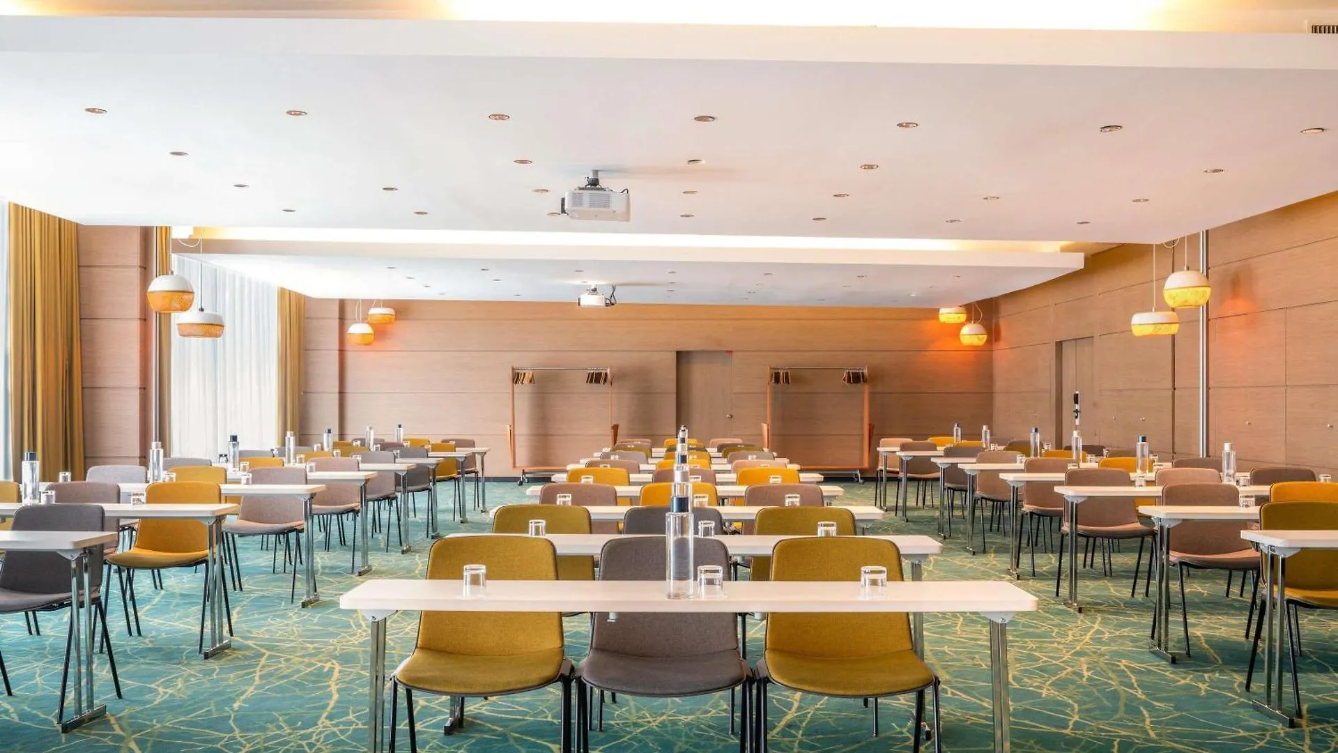Novotel Paris 17 4*,