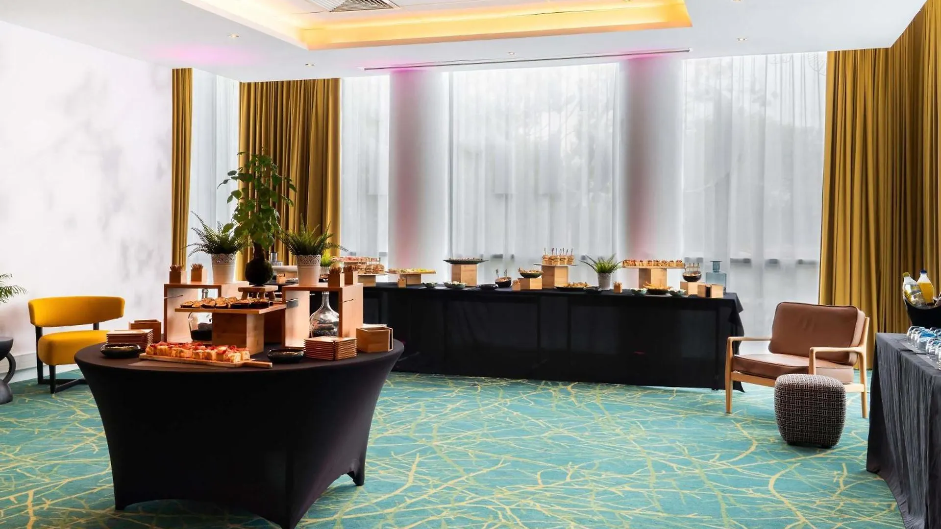 Novotel Paris 17 4*,